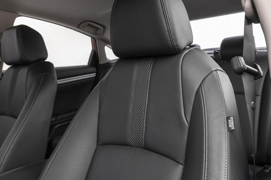 Детали интерьера Honda Civic Sedan (FC) 2018 года  (NA) (фото 43 из 51)